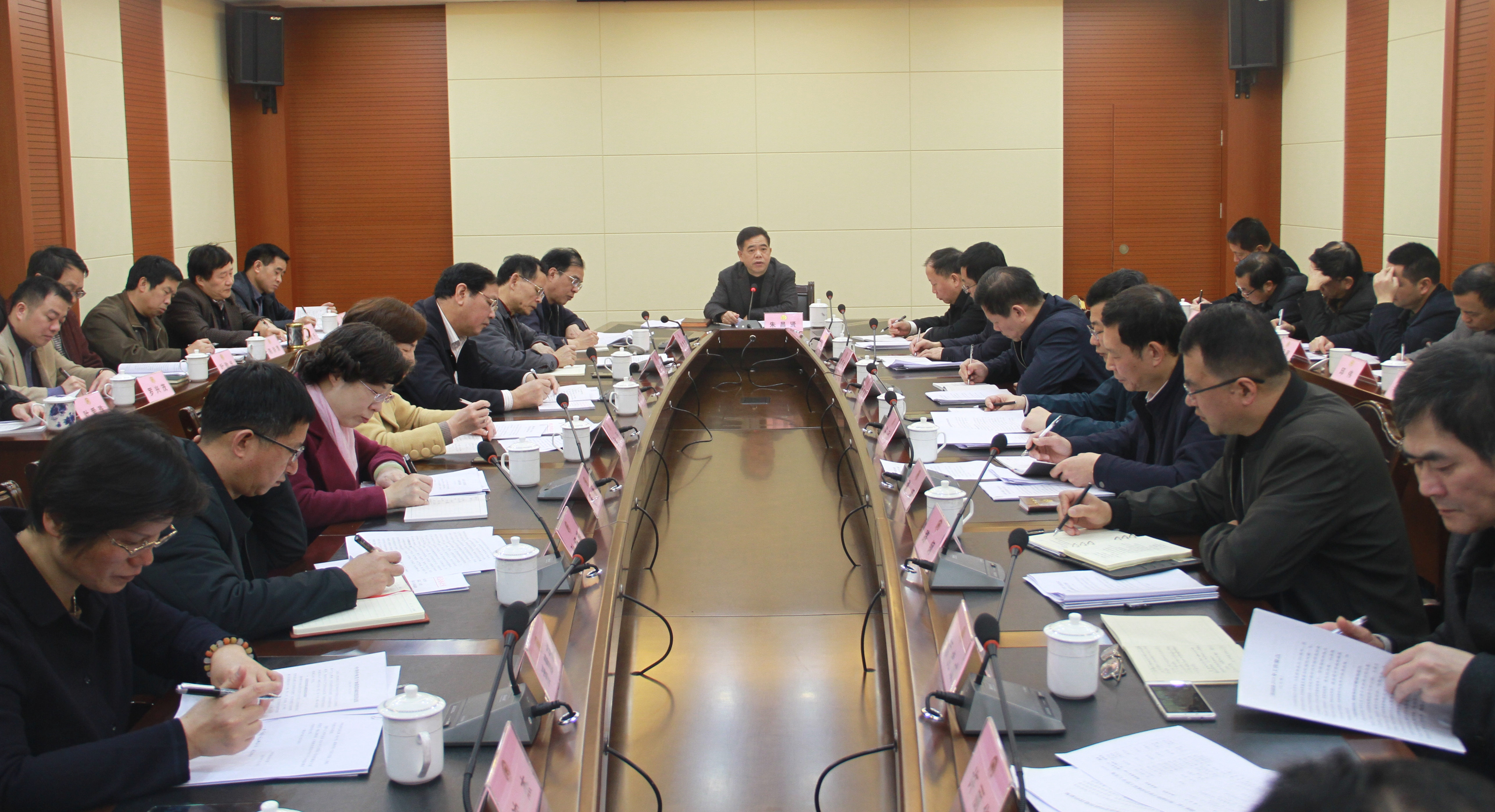 3月5日，市政协举行主席会议集体学习.JPG