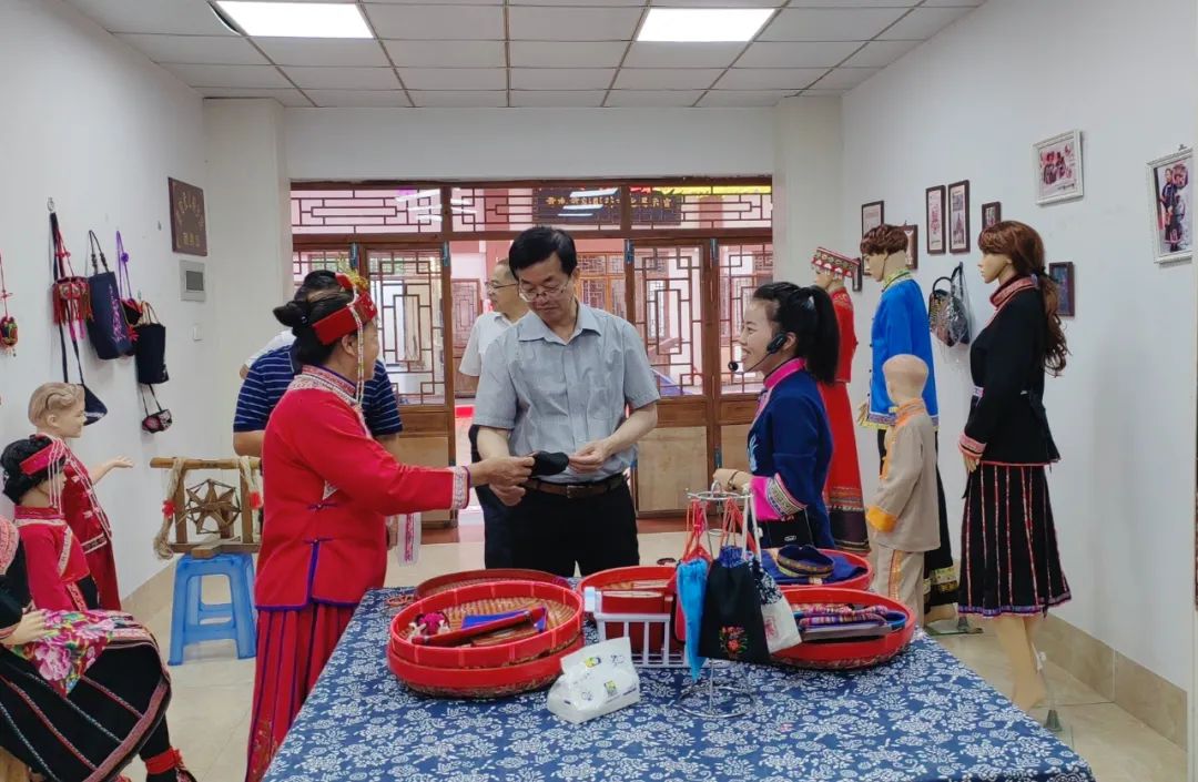 ​市政协开展少数民族传统文化保护传承对口协商课题调研.jpg
